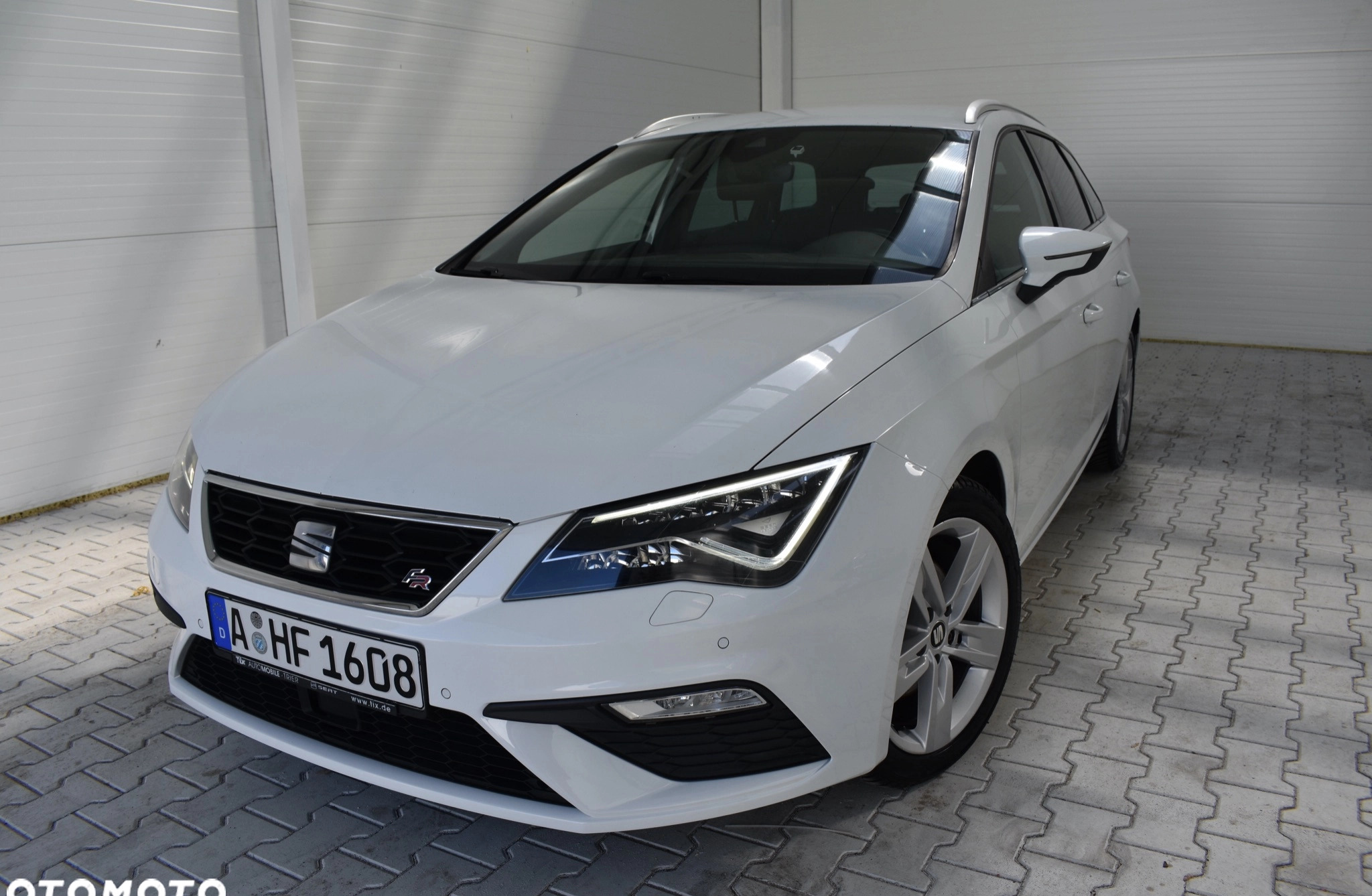 Seat Leon cena 56900 przebieg: 219000, rok produkcji 2018 z Zdzieszowice małe 781